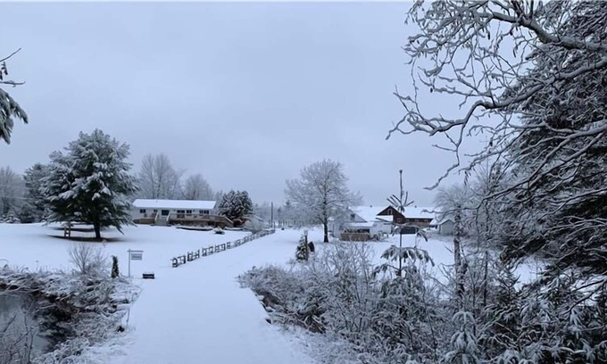 Lachute Chalet De Ski | The White Hare / Le Lièvre Blanc