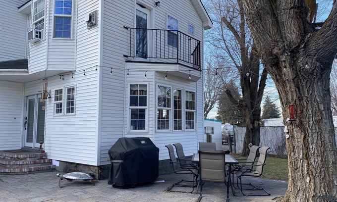 Klamath Falls Maison | THE WHITE HAVEN 5 beds, large yard, pets