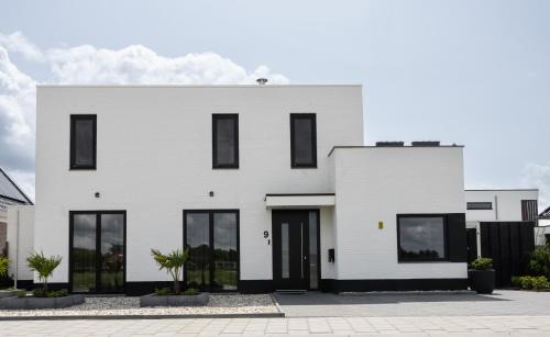 Tholen Appartement | The White House Apartment