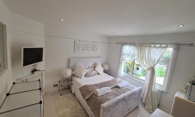 Cheshunt Maison | The White House