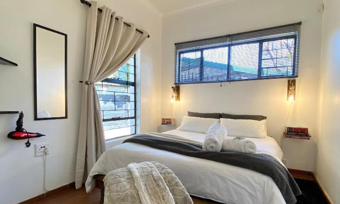 Hartbeespoort Appartement | The White House