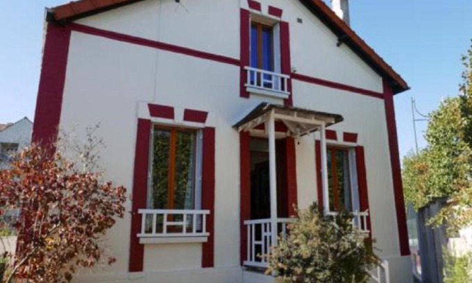 Meaux Maison | THE WHITE & RED HOUSE