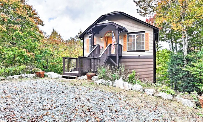 Beech Mountain Maison | The Wild Daisy Retreat - Intimate Treetop Mountain Setting