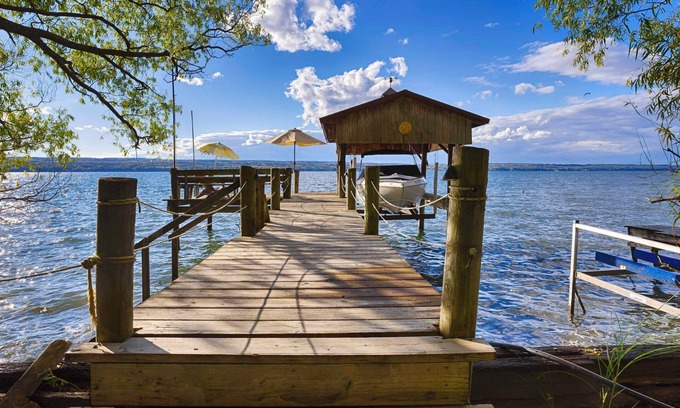 Lamoreaux Landing Cottage | The Willows: "Charmant chalet avec des couchers de soleil paisibles"