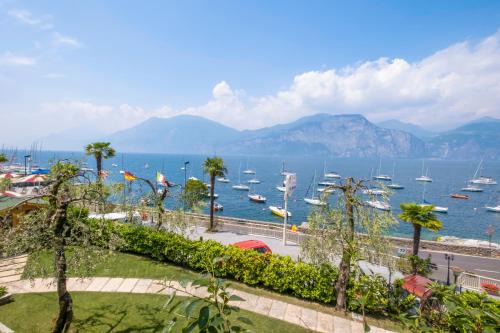 Assenza Appartement | The window on the lake