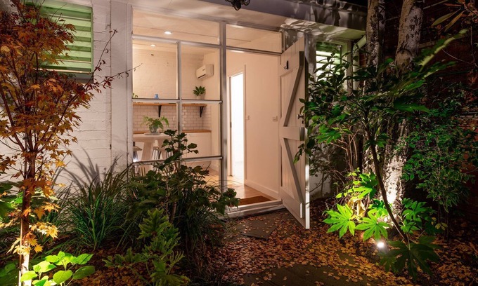 Windsor Appartement | The Windsor Stables renovated Studio Near Chapel st With Parking and Garden