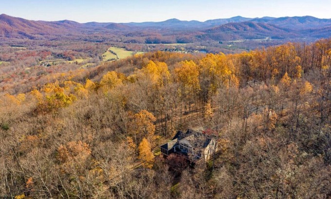 Nellysford Maison | The Wintergreen Treehouse
