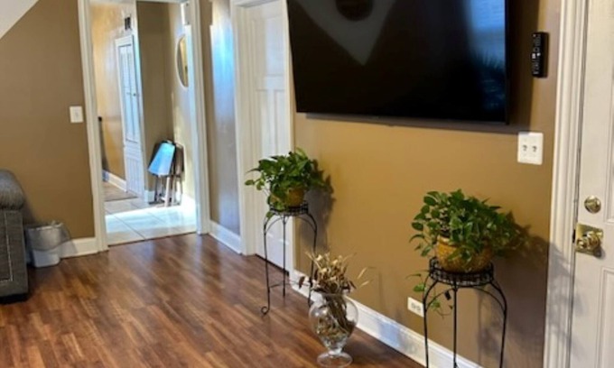 Woodlawn Appartement | The Woodlawn Oasis is an absolutely beautiful newly rehabbed apartment!
