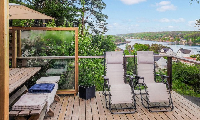 Arendal Maison | The Woodpecker Cottage Tree