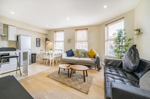 Belfast Appartement | The Woodstock - 2 bd Mod Duplex Ap - Gold Short Term Stays