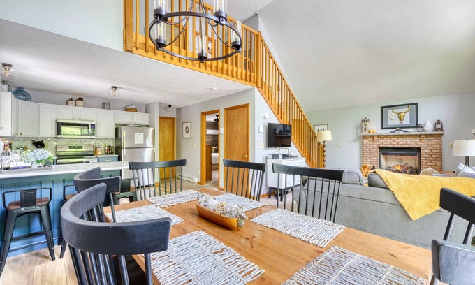 Lake Ariel Maison | 🌞🌞🌞Chalet d'étage ouvert Chalet avec un immense jeu dans la communauté Hideout🌞🌞🌞