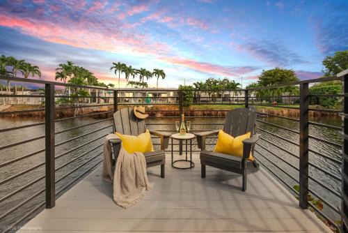 Ludlam Maison | The World Mansion Heated Pool with Mini Golf and Canal View