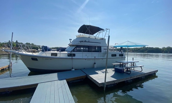 Antioch Location De Bateaux | The Yacht @ The Cottages on Petite Lake