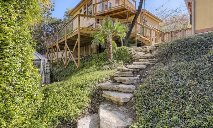 Yacht Harbor Maison | The Yellow Treehouse by the Lake - NO CLEANING FEES!!!