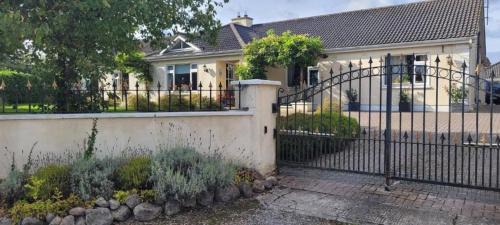 Fisherstown Appartement | The Yoke Apt Peaceful Private Garden views