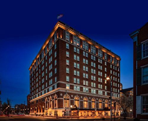 York Hôtel | The Yorktowne Hotel, Tapestry Collection by Hilton