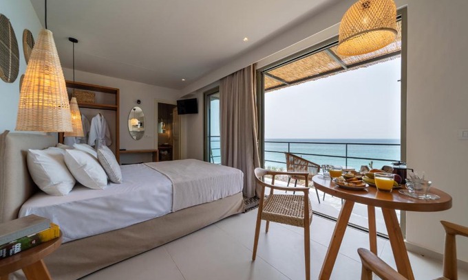 Lourdata Appartement | Thea Beachfront Suites in Lourdas beach