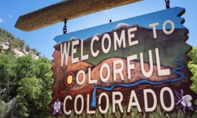 Rustic Cabine | Thee perfect getaway to enjoy all that Colorado has to offer…..🏡🎣☀️🚣🏔🌲