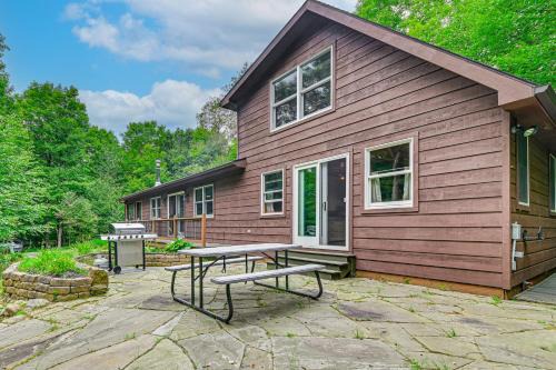 Old Forge Maison | Thendara Cabin on Moose River with Game Room!
