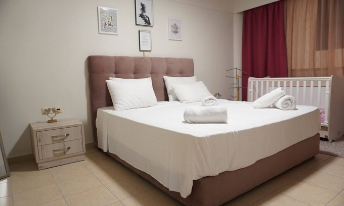 Kos Town Appartement | Theo & Ms Apt - 2 Beds - Garden - Parking - WiFi