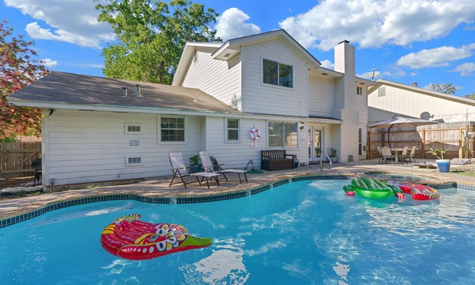 North Central Thousand Oaks Maison | theOAKloft-Heated Pool / HotTub- Games - Bring Fido- Memorable Experience