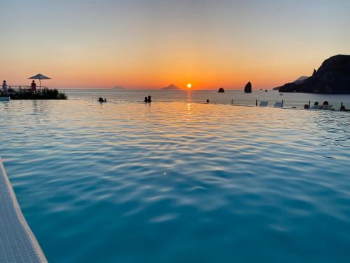 Vulcanello Hôtel | Therasia Resort Sea and SPA - The Leading Hotels of the World