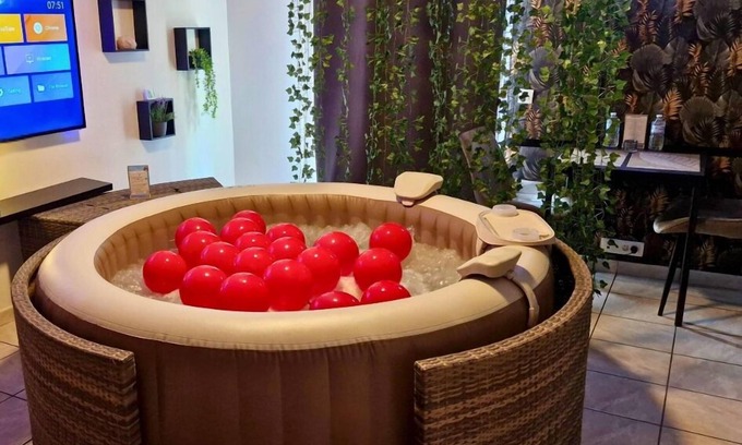 Conches-sur-Gondoire Appartement | Love & Détente – Jacuzzi/sauna,Home cinéma à Disney
