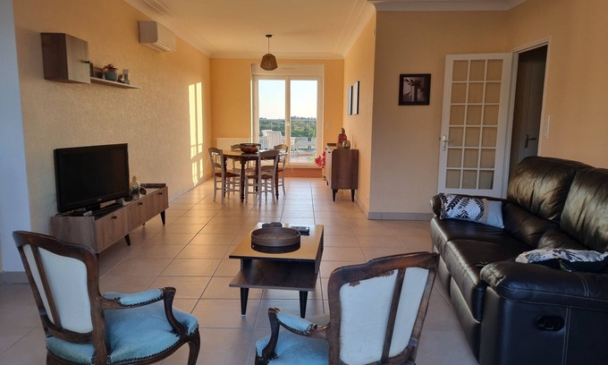 Cosnac Appartement | Ces jours en Corrèze - Cosnac - calme/vue/idéalement situé-séjour pro ou détente