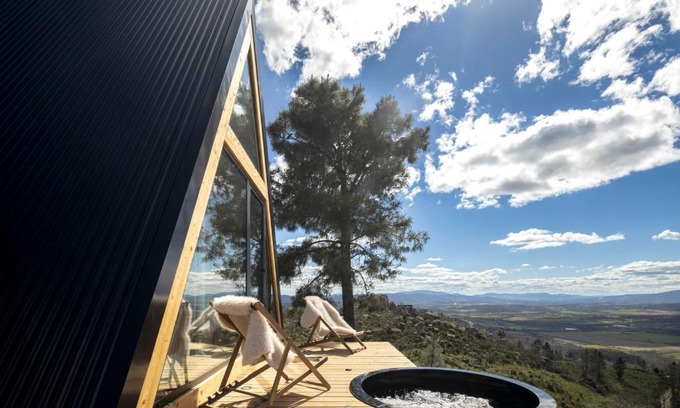 Belmonte Chalet De Ski | TheVagar - Glamping Mountain Shelters