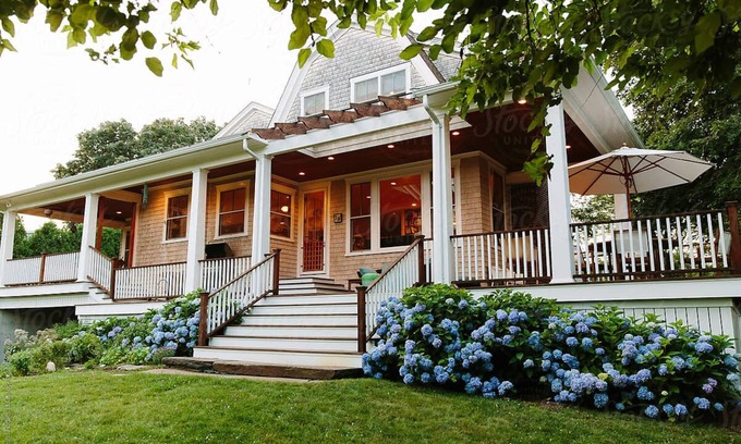 Greenbush Maison | Third Cliff Scituate....Easy walk to Downtown and Peggoty and SPIT beaches