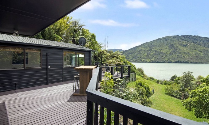 Havelock Maison | Thirsty Weta Belvue - Havelock Holiday Home