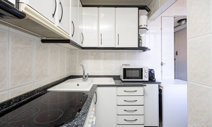 Cornella de Llobregat Appartement | This apartment is a 2 bedroom(s), 1 bathrooms, located in Cornellà de Llobregat, Catalunya.
