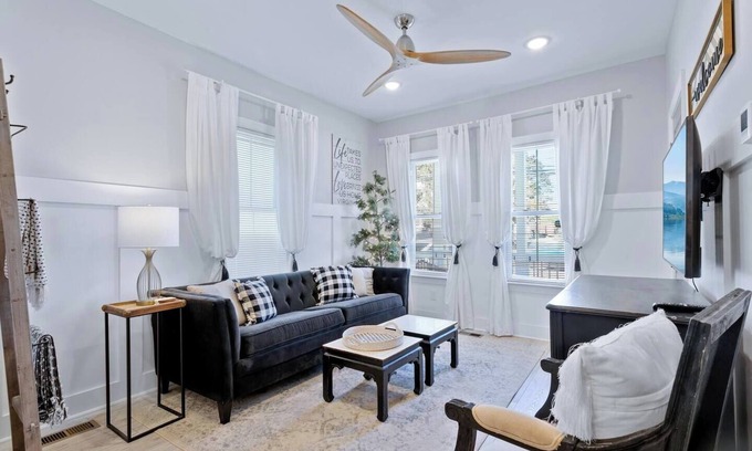 Downtown Appartement | This apartment is a 1 bedroom(s), 1 bathrooms, located in Hampton, VA.