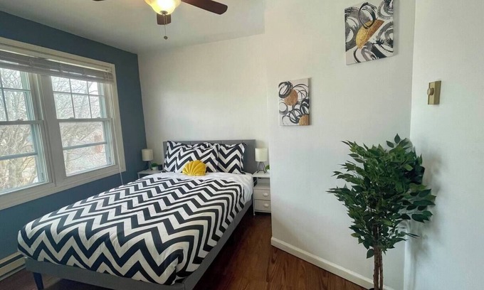 Kamm's Corners Appartement | This apartment is a 1 bedroom(s), 1 bathrooms, located in Cleveland, OH.