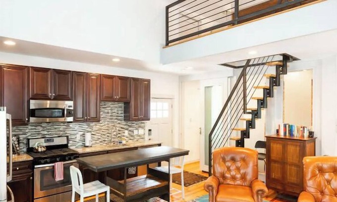 Lake Claire Appartement | This apartment is a 2 bedroom(s), 1 bathrooms, located in Atlanta, GA.