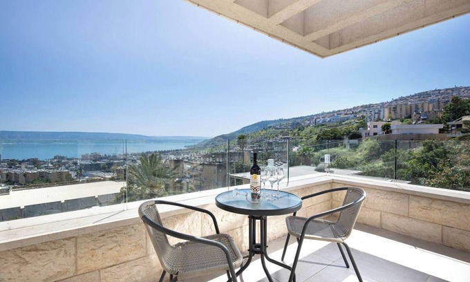 Tiberias Appartement | This apartment is a 2 bedroom(s), 2 bathrooms, located in Tiberias, North District.
