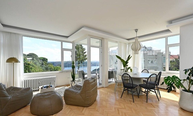 Etiler Appartement | This apartment is a 3 bedroom(s), 2 bathrooms, located in Beşiktaş, İstanbul.