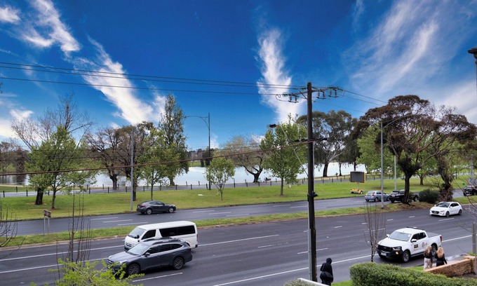 Melbourne Appartement | This apartment is a 2 bedroom(s), 2 bathrooms, located in Melbourne, VIC.