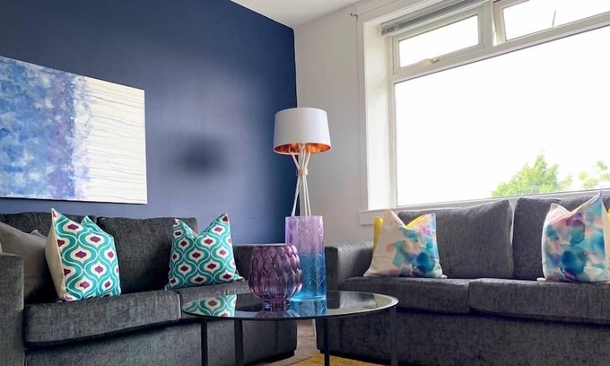 Motherwell Appartement | A modern and vibrantly designed apartment