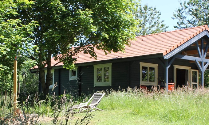 Jumilhac-le-Grand Chalet De Ski | This chalet with swimming pool is located in the north of the Dordogne in a quie