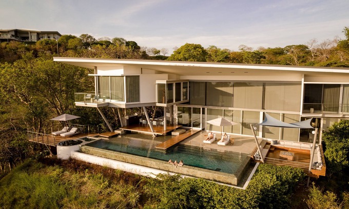 Papagayo Peninsula Maison | This exquisite villa will give you the best sunset view! Dont miss out!