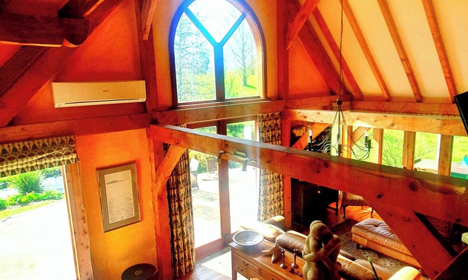 Richmond Downs Maison | Picturesque property that exudes "Hobbit" rustic charm. 20 minutes to Hobbiton