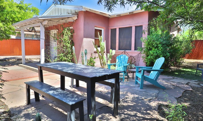 West University Maison | This house is a 2 bedroom(s), 2 bathrooms, located in Tucson, AZ.