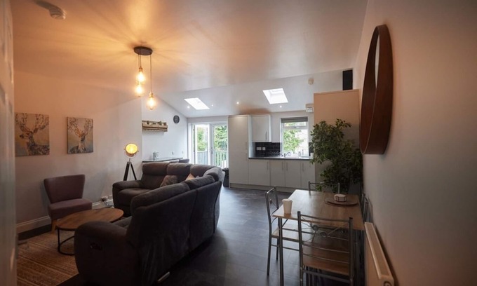 Larkhall Maison | This house is a 3 bedroom(s), 2 bathrooms, located in Stonehouse, Scotland.