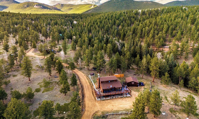 Pine Maison | C'est le Colorado! Isolé, spacieux, vue imprenable, bain à remous tueur, intimité