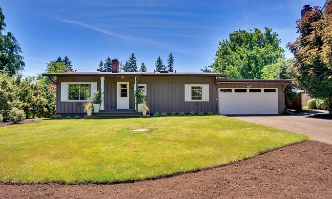 Stafford - Tualatin Valley Maison | Ce lac Oswego Cottage a une vue imprenable sur la rivière Tualatin !!