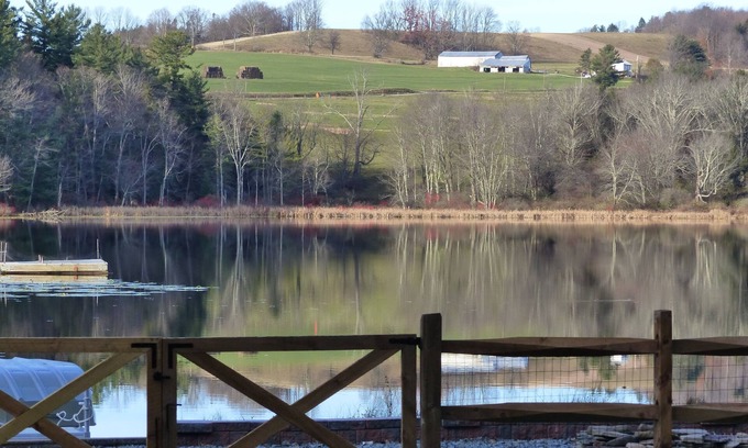 Montrose Cottage | Ce chalet au bord du lac est une escapade idéale pour une famille!