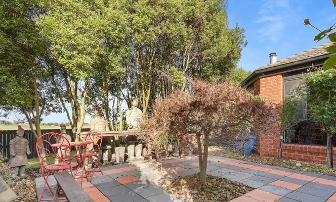 Magpie Appartement | This large 5 BR home is the perfect spot for your next family rural getaway!