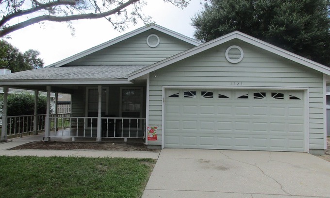 Mount Dora Maison | Cette maison de Mt Dora est prête pour vous! Cheminée / Balançoire avant / Internet