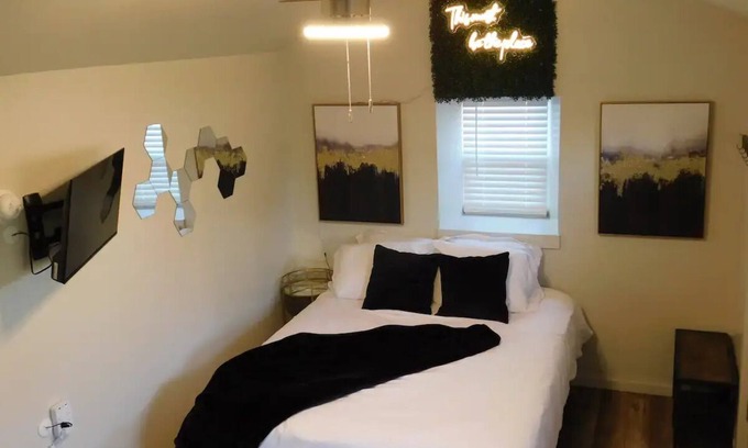 Central Oklahoma City Maison | This must be the place - OKC- walking distance to western ave.